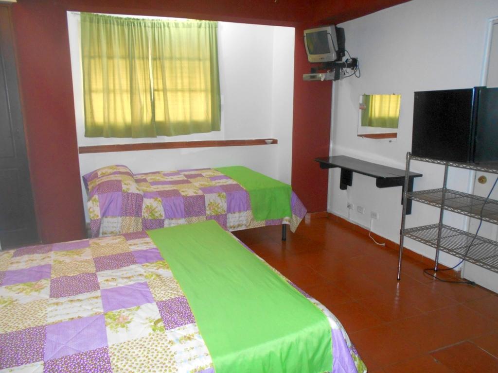 Hostal Condo-Parque Santo Domingo Exterior photo